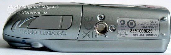 Canon IXUS 970 IS, вид снизу