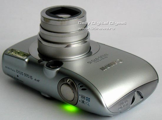 Canon IXUS 970 IS, вид сверху сбоку