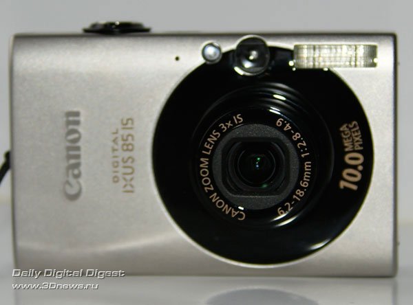 Canon IXUS 85 IS, вид спереди