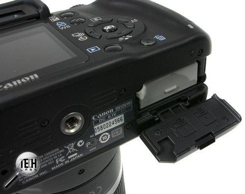 Canon EOS 1000D: Вид снизу