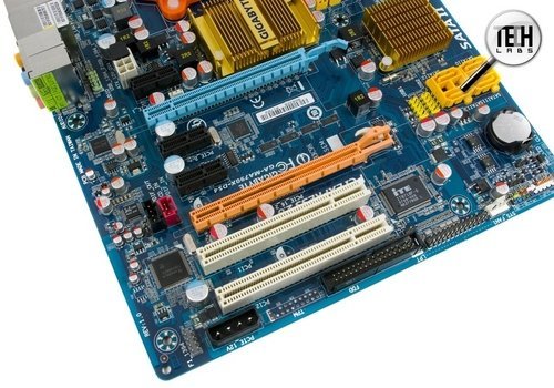 Системная плата среднего класса Gigabyte GA-MA790X-DS4