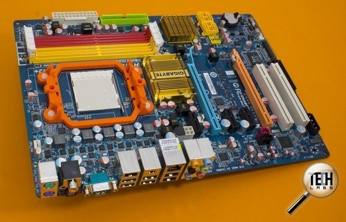 Системная плата среднего класса Gigabyte GA-MA790X-DS4