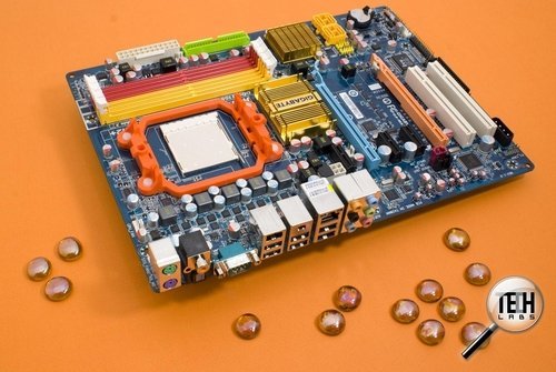 Системная плата среднего класса Gigabyte GA-MA790X-DS4