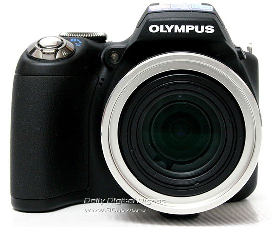 Olympus SP-590. Вид спереди