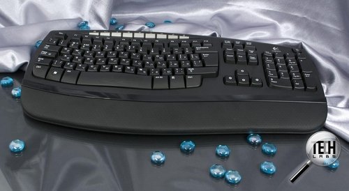 Эргономичная проводная клавиатура Logitech Comfort Wave 450. Общий вид