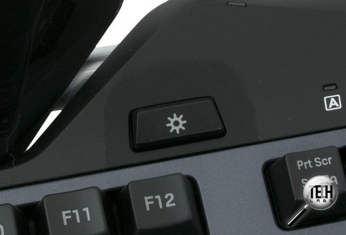 Игровая клавиатура с подсветкой, дополнительными кнопками и OLED-дисплеем Logitech G19. Клавиша для включения подсветки