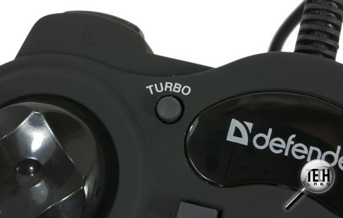 Проводной геймпад с двумя аналоговыми джойстиками и виброэффектом Defender Gamepad Game Racer Turbo. Клавиша Turbo
