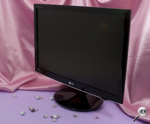 (Монитор LG W2286L общий план)