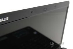 Ноутбук Asus K50IJ вверху над дисплеем виден глазок камеры