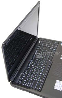 Ноутбук Asus K50IJ в открытом состоянии, вид слева