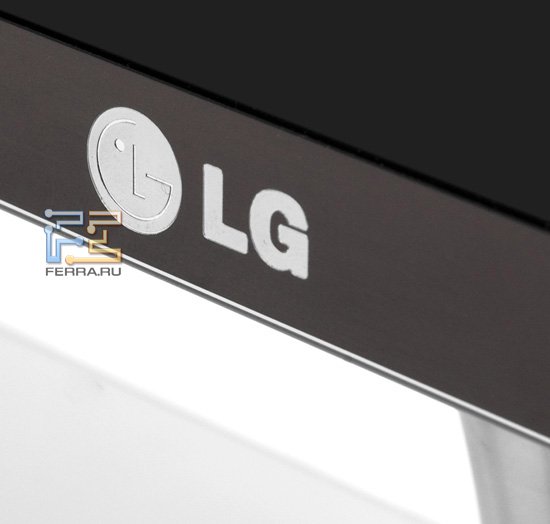Логотип LG довольно крупный, но в дизайн монитора вписан гармонично