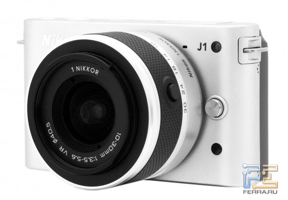 Nikon 1 J1, вид спереди