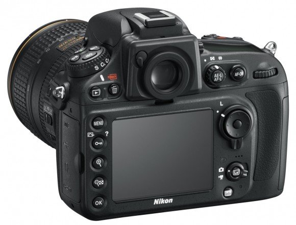 Nikon D800 с объективом 24-120 f/3.5-5.6, вид сзади