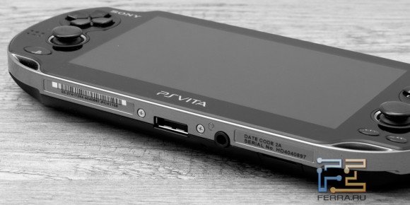 Нижняя грань PS Vita
