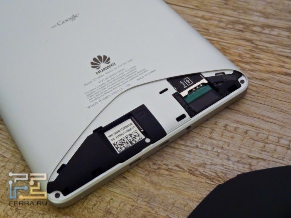 Открытые разъемы для microSD и SIM карты на планшете Huawei MediaPad