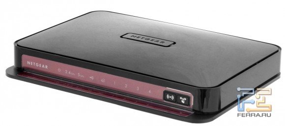 Премиальная модель WNDR3800 отличается бордовым цветом лицевой панели