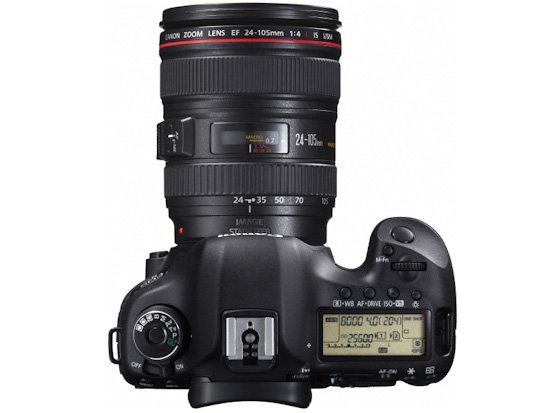 Canon EOS 5D Mark III: вид сверху с установленным объективом