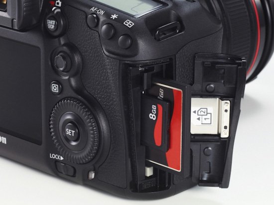 В Canon EOS 5D Mark III используется 2 слота для карт памяти