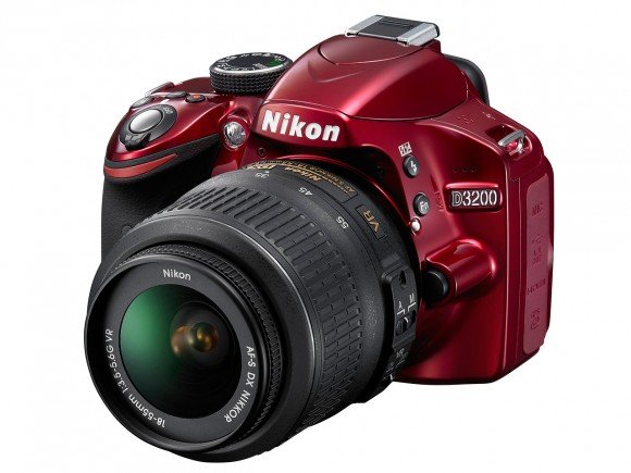 Nikon D3200 в красном цветовом исполнении, вид спереди