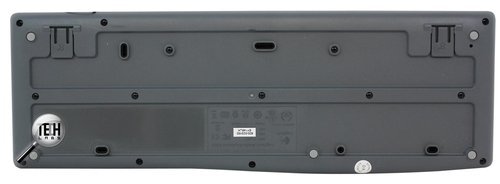 Клавиатура Logitech K200. Днище корпуса: отверстия, ножки