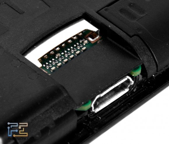 Слот для карты памяти microSD
