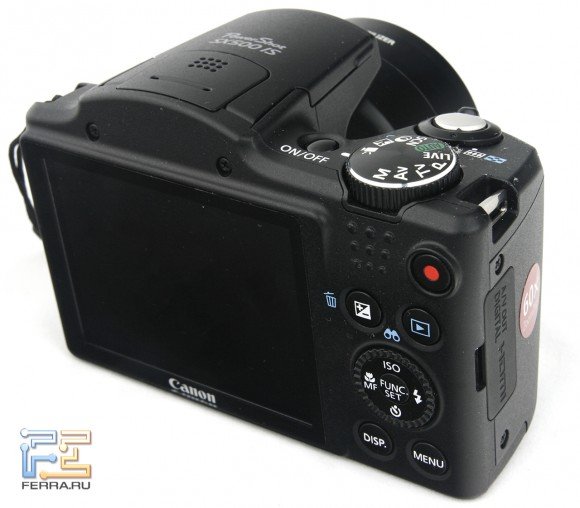 Взгляд на правую боковину и тыльную сторону корпуса Canon PowerShot SX500 IS