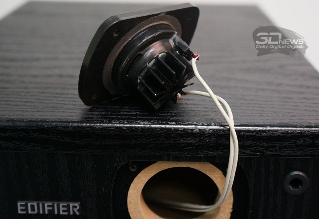 Мультимедийная акустическая стереосистема Edifier R2700