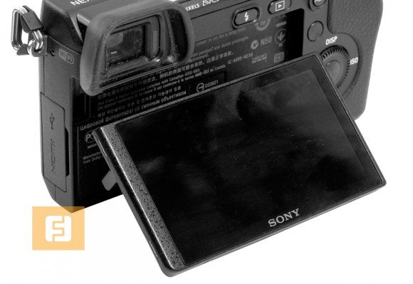 Конструкция наклонного экрана Sony NEX-6