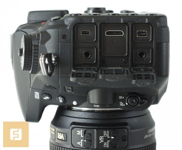 Порты и разъемы на левом торце корпуса Nikon D7100
