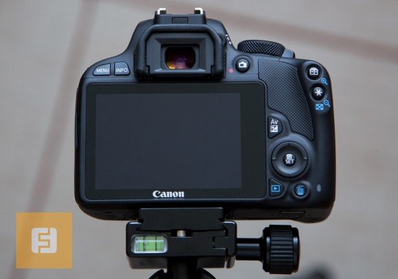 Тыльная сторона корпуса Canon EOS 100D
