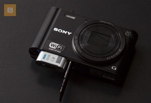 Крышка батарейного отсека Sony Cyber-shot DSC-WX300 выглядит слишком ненадежной