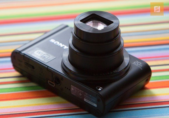 Объектив Sony Cyber-shot DSC-WX300 выдвигается на 3 сантиметра вперед