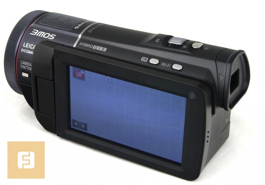 Развернутый экран Panasonic HC-X920