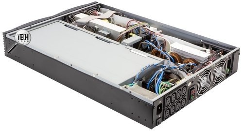 Powercom VRT-3000XL. Вид внутри